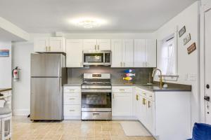 Walk to Beach Somers Point Apartment!