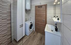 1 Bedroom Nice Apartment In Pula