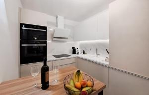 Awesome Apartment In Muntic With Wifi
