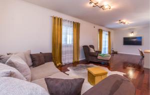 Amazing Home In Gornje Rastane