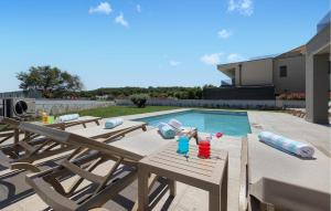 Amazing Home In Medulin 
