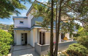 2 Bedroom Nice Apartment In Rab