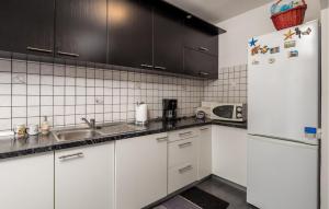 2 Bedroom Nice Apartment In Rab 