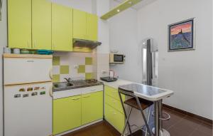 Lovely Apartment In Novi Vinodolski