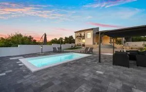 Beautiful Home In Primosten With Wifi - Vezac