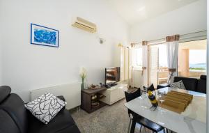 Beautiful Apartment In Sibenik With Wifi 