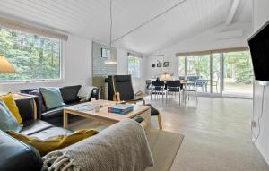 3 Bedroom Stunning Home In Vig