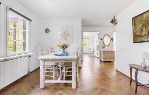 Beautiful Home In Slangerup With Wifi