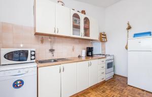 Stunning Apartment In Rab With Wifi