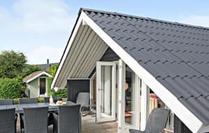 3 Bedroom Awesome Home In Juelsminde