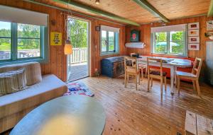 3 Bedroom Cozy Home In Mellerud