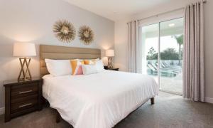 Spacious 8 Bdrm Abode with Spillover Spa in Encore