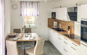 2 Bedroom Cozy Apartment In Rechlin