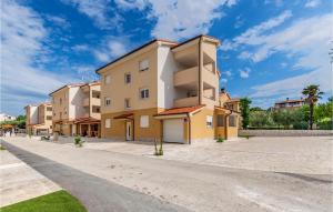 3 Bedroom Beautiful Apartment In Medulin 