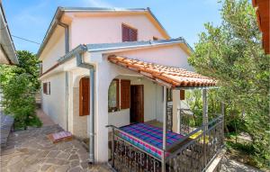 3 Bedroom Gorgeous Home In Karlobag 