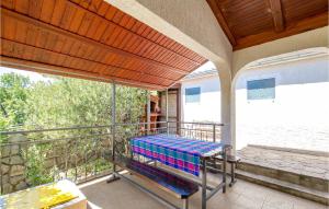 3 Bedroom Gorgeous Home In Karlobag 