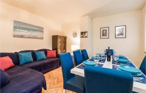 3 Bedroom Gorgeous Home In Karlobag 