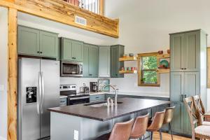 Family Tradition Glenwood Cabin with River Access!