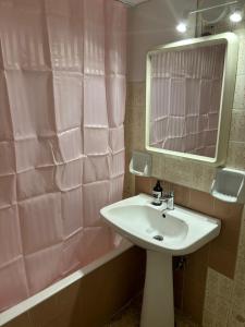 room pilika4 with shared bath behind the kitchen