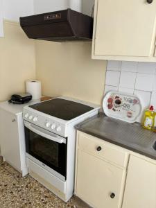 room pilika4 with shared bath behind the kitchen