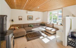 6 Bedroom Beautiful Home In Anholt