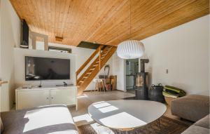 6 Bedroom Beautiful Home In Anholt