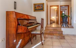 Beautiful Home In Pomer With Wifi