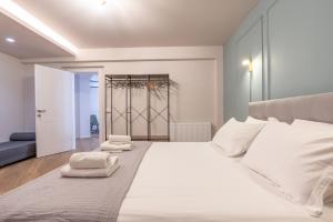 Live Life Plaka Apartment