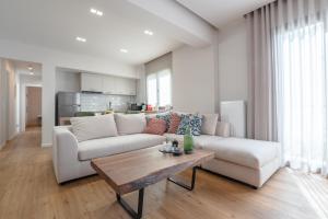 Live Life Plaka Apartment
