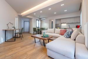 Live Life Plaka Apartment