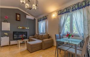2 Bedroom Lovely Home In Medulin 