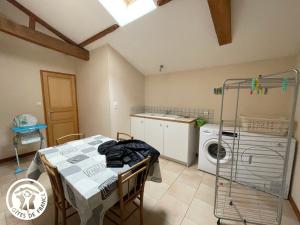 Maisons de vacances Grange renovee avec piscine privative - 4 ch, jardin clos, a 7 km d'Indian Forest - FR-1-426-304 : photos des chambres