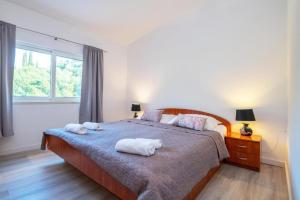 Seaside apartments with a swimming pool Mokosica, Dubrovnik - 23230