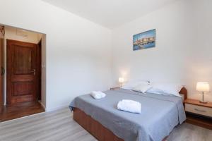 Seaside apartments with a swimming pool Mokosica, Dubrovnik - 23230