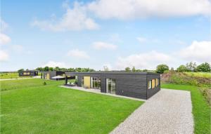 Gorgeous Home In Løgstrup With Kitchen