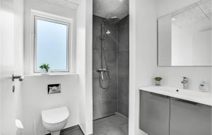 Gorgeous Home In Løgstrup With Kitchen