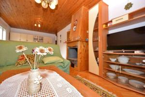 Holiday house with a parking space Kastel Stafilic, Kastela - 23408