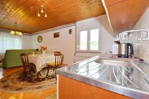 Holiday house with a parking space Kastel Stafilic, Kastela - 23408