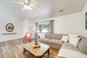 3 Mi to Old Town Cottonwood Sunny Home with BBQ