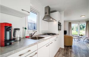 2 Bedroom Amazing Home In Giethoorn