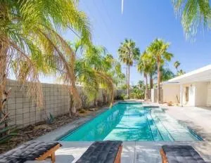 Luxury Oasis 2 - Entire 2 Bedroom Apartment in Abuja with Pool, Gym, WiFi, Balcony, and Garden - Garki