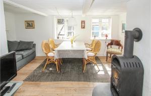 2 Bedroom Awesome Home In Samsø