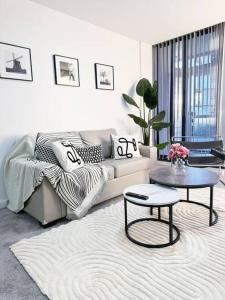 Chic Modern Oasis - Steps from Darling Harbour