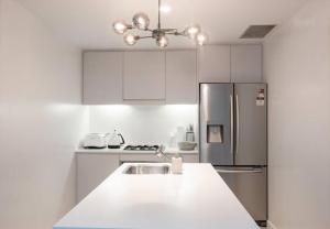 Chic Modern Oasis - Steps from Darling Harbour