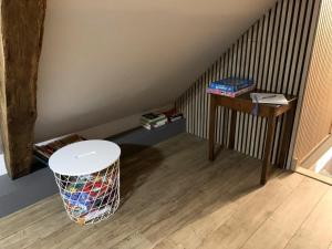 Maisons de vacances Charmante Maison 50 m² avec Terrasse et Parking - Tout Inclus, Proche Cambrai et Activites Nautiques - FR-1-510-202 : photos des chambres