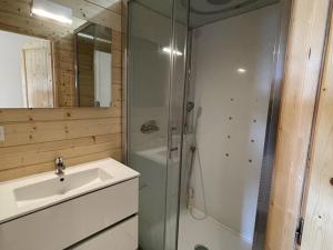 Appartements Appartement T3 confortable avec 2 chambres, parking, proche pistes - FR-1-787-1 : photos des chambres