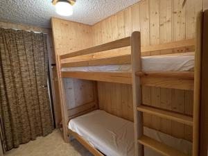 Appartements Studio agreable avec balcon SE, proximite pistes et commerces, 2e etage, animaux acceptes - FR-1-787-27 : photos des chambres