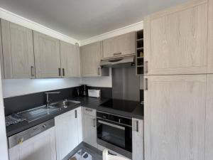 Charmant Studio au Coeur de la Station avec Terrasse ensoleillée et Proximité Commerces et Pistes - FR-1-787-30