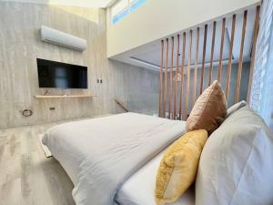 Romantic, Comfy Loft with Private Onsen