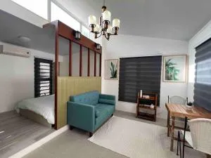 Comfy, Cozy Cabin with Garden View & Free Parking - Amadeo